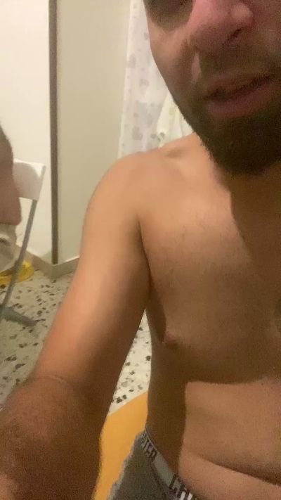 Andreeas32 from Italy