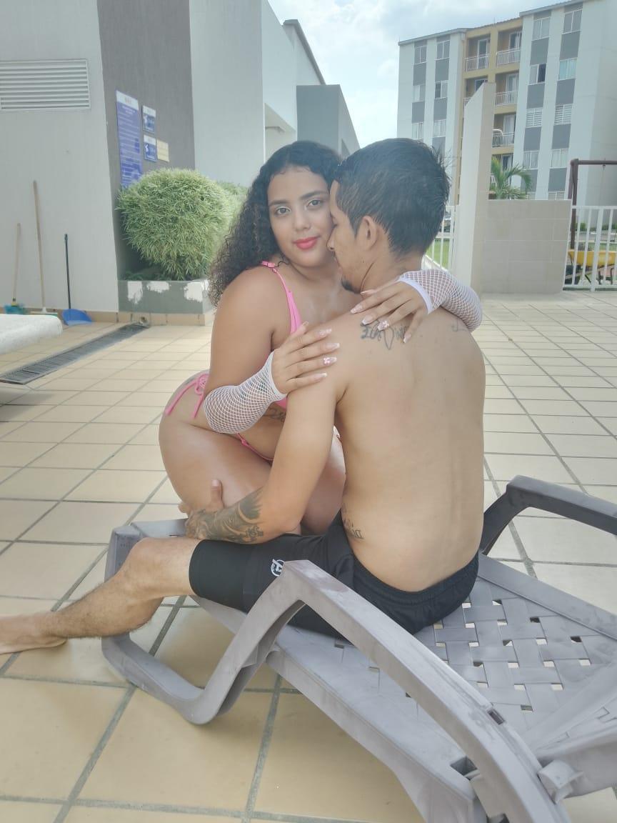 Couplehot223 Profile Image