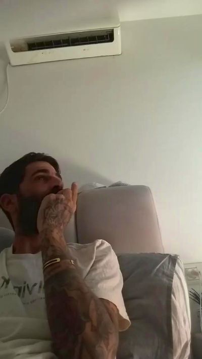 Hbkkfkfjdz2 from Italy