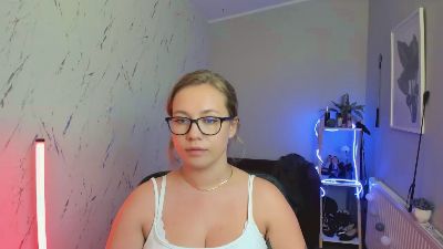 Holly_amazing from United Kingdom