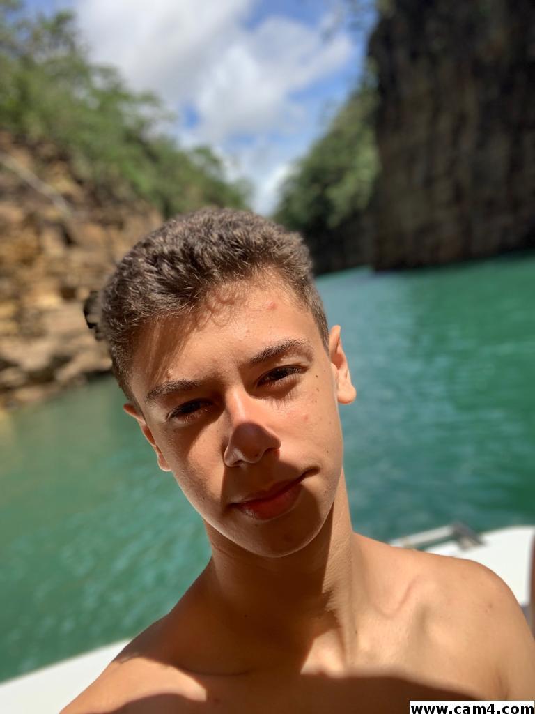 LEOSNARDOOO2 from Brazil