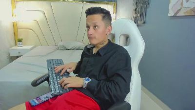 SkinnyZeth from Colombia
