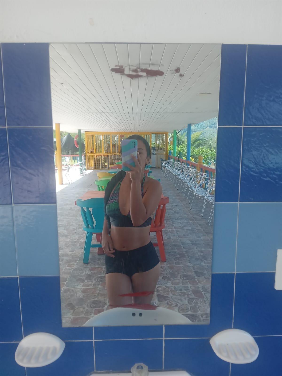 valeria18sexy from Colombia